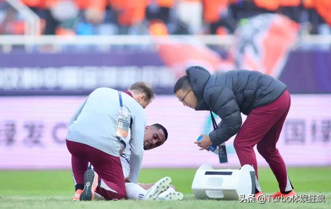 英超赛程吃紧,上海海港转会期再遭质疑,底气十足,轮换策略成焦点 英超赛程吃紧,上海海港转会期再遭质疑,底气十足,轮换策略成焦点