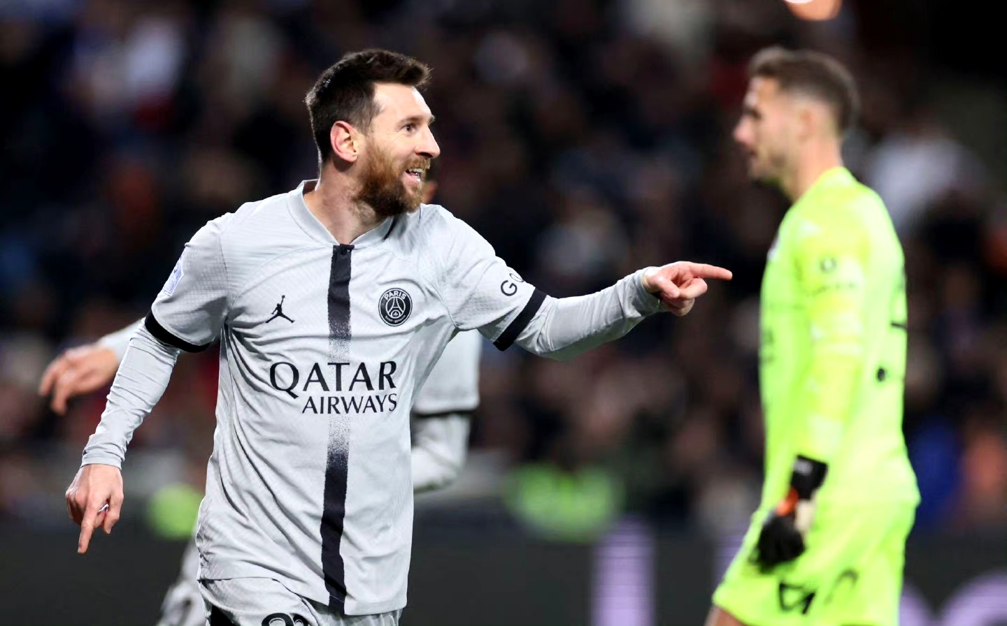 包含里程碑夜曼联门线救险；法甲加时末段刷纪录；球迷炸锅；赛季目标并未改变的词条