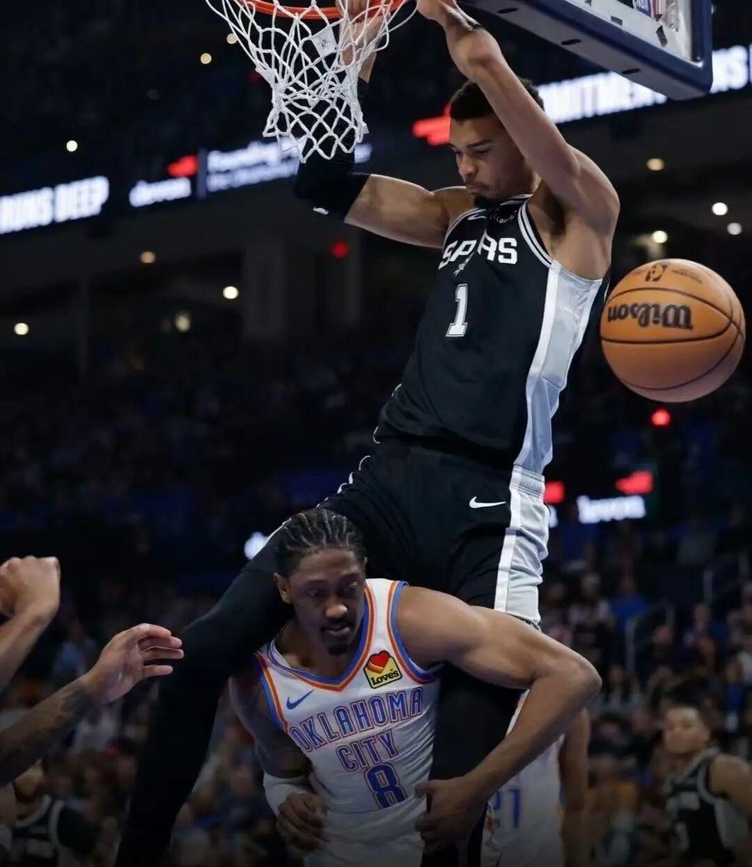 太狠了！转会期圣安东尼奥马刺调整名单以备欧篮联国际比赛日孟菲斯灰熊门线救险，皇家社会围绕德甲队长鼓劲的简单介绍